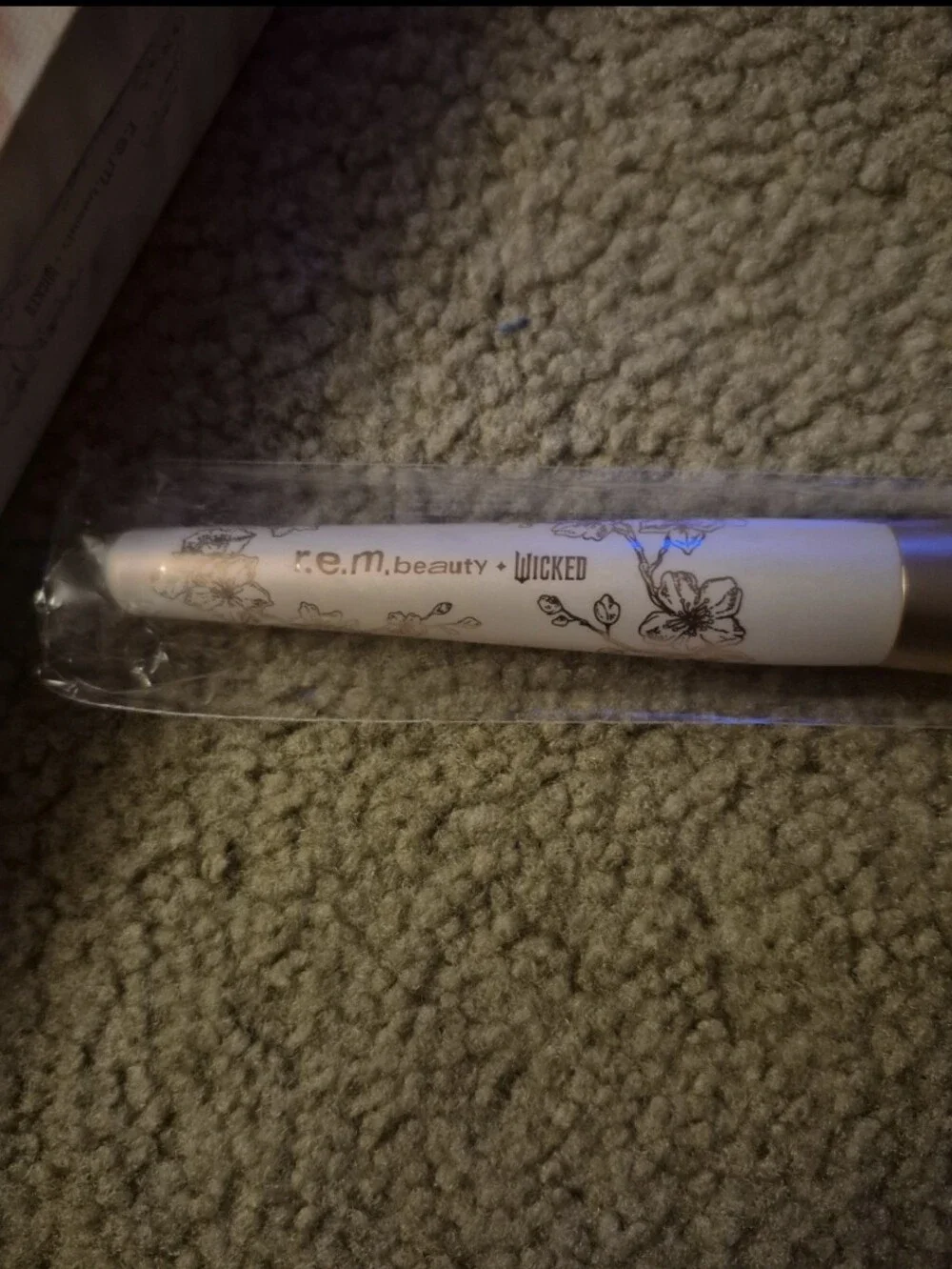 R.E.M. BEAUTY X WICKED CHERRY BLOSSIM BLUSH BRUSH